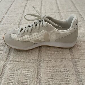 Veja sneaker, white/cream, Size 9